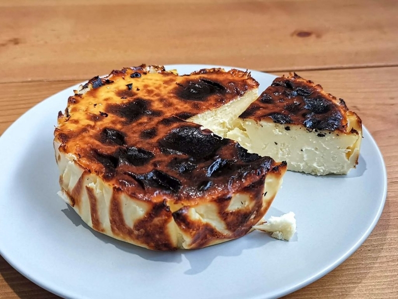 みれい菓 バスクチーズケーキ (1)