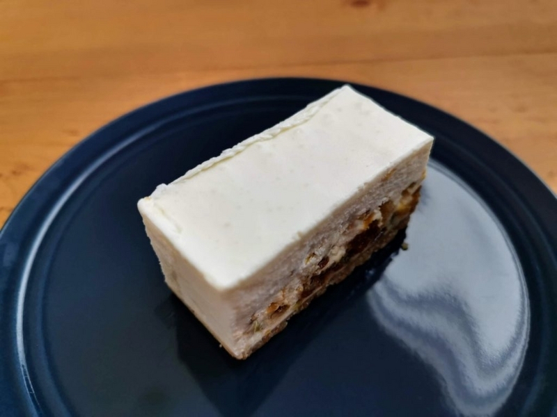 コガネイチーズケーキ ドライフルーツのレアチーズケーキ (3)