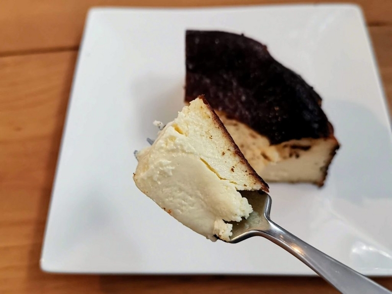 カオリーヌ菓子 バスクのチーズケーキ (21)