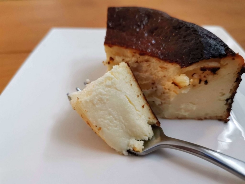カオリーヌ菓子 バスクのチーズケーキ (20)