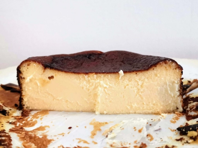 カオリーヌ菓子 バスクのチーズケーキ (16)