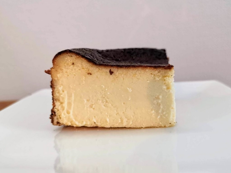カオリーヌ菓子 バスクのチーズケーキ (18)