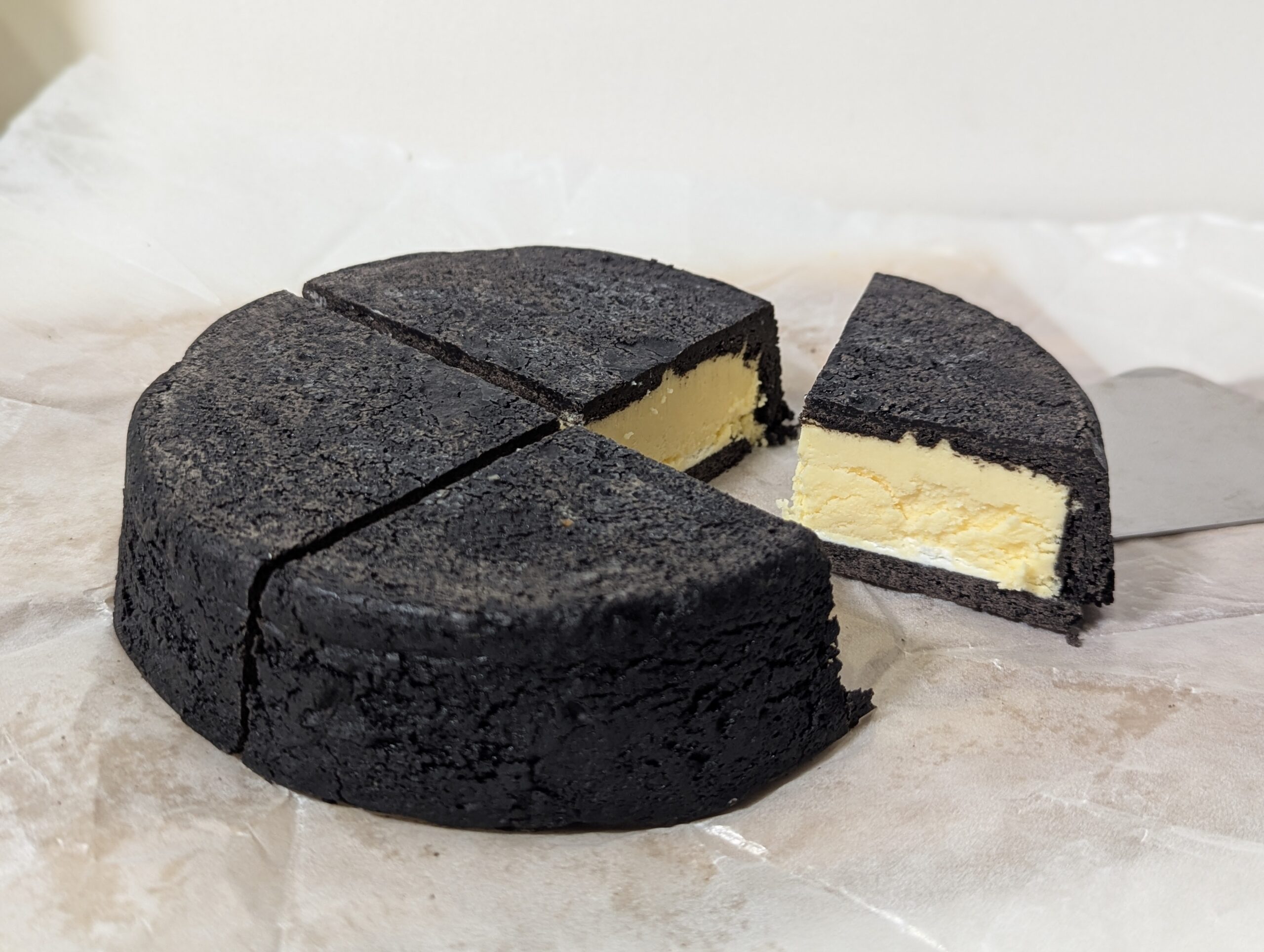 ラ・ファミーユ 真っ黒チーズケーキ (17)